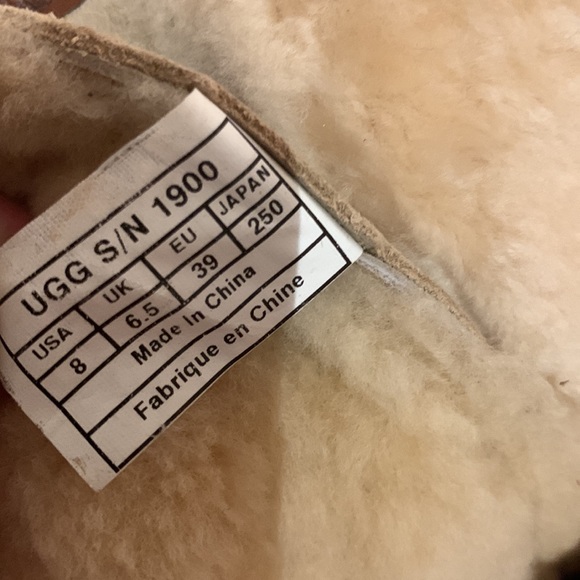 UGG boots for sale. Hardly worn. - Picture 2 of 4
